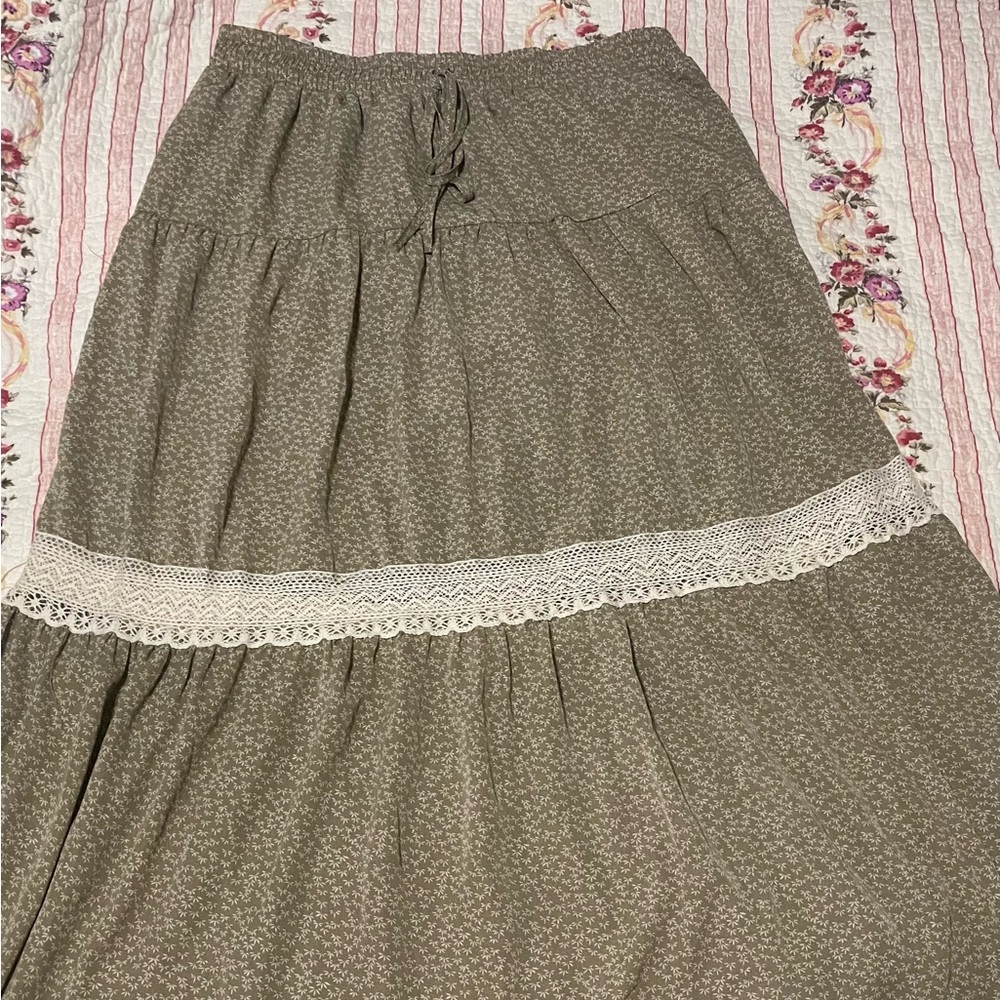 Alice Blue Women’s Large Tiered Skirt Sage Green Floral Print With Lace